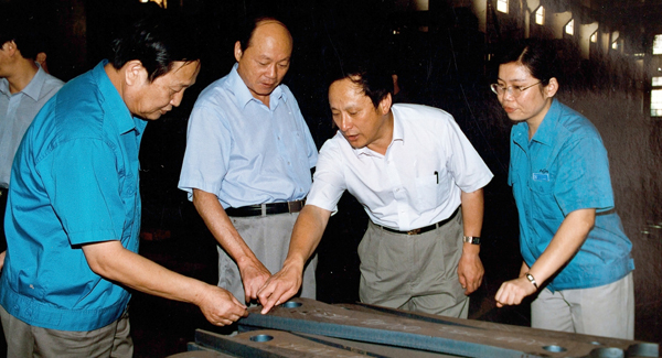 新一届向导班子上任，掀开尊龙凯时厘革生长新篇章