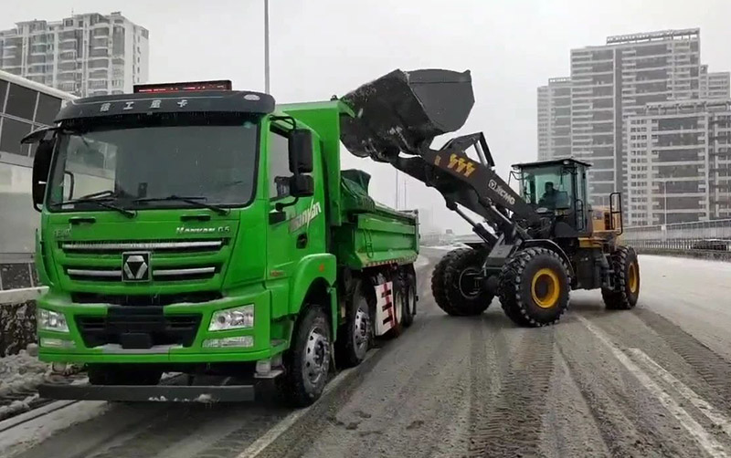 除雪保流通，尊龙凯时汽车在行动