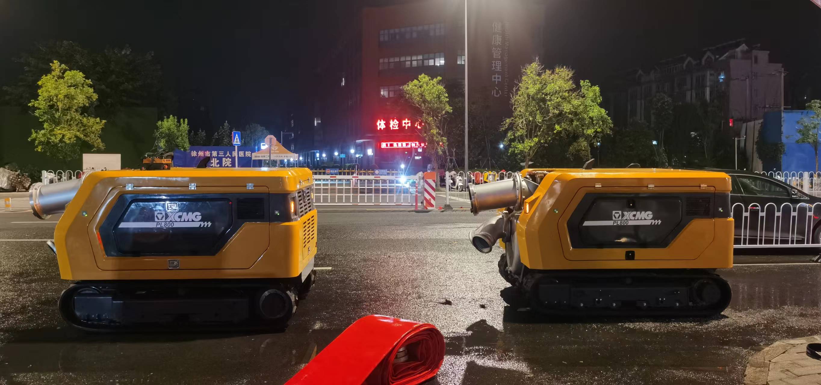 尊龙凯时排涝机械人紧迫驰援，多处涝区“治水先锋”