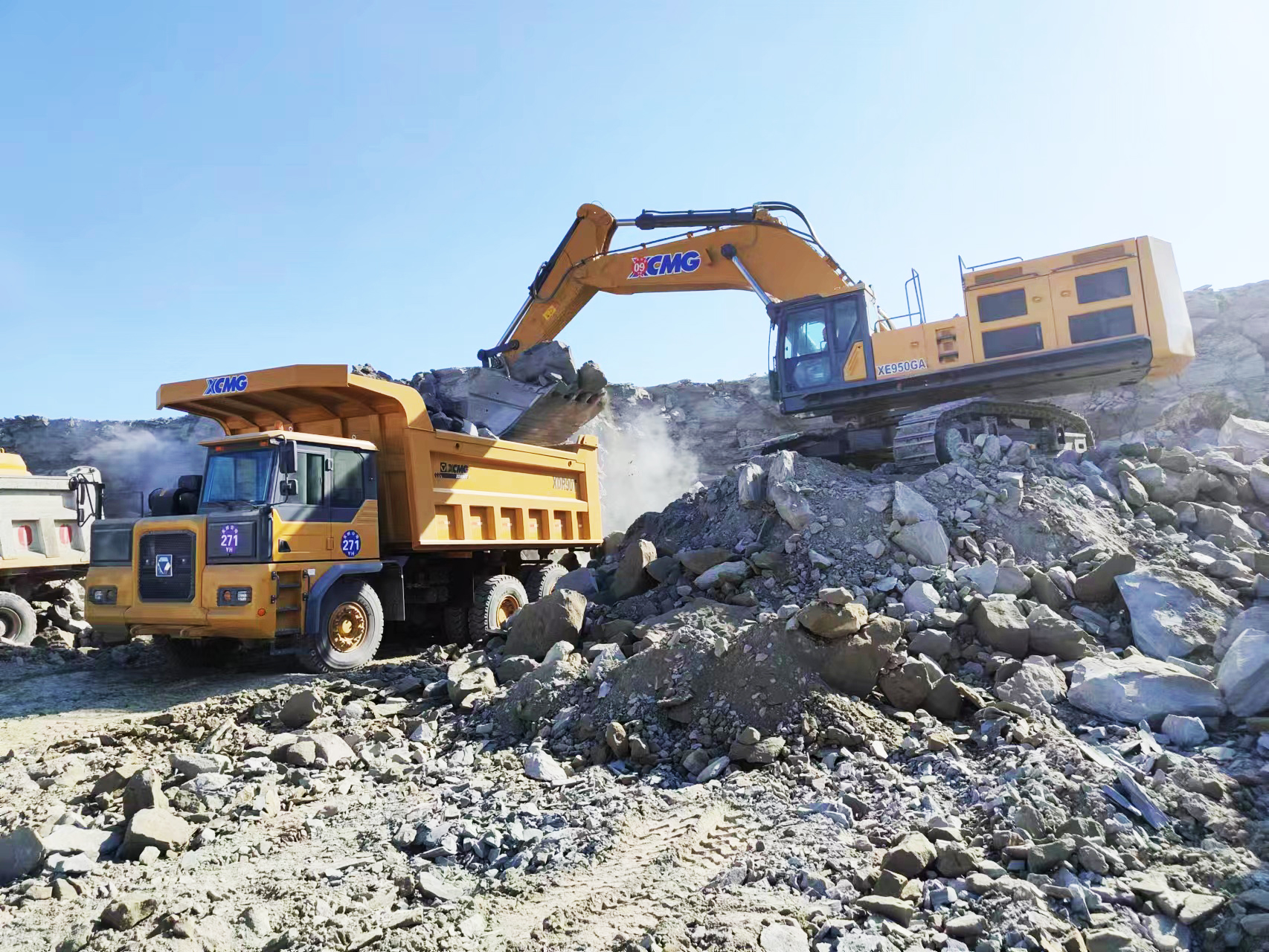 “黄金同伴”—XE950GA与XDR90完善组合，高效赋能矿山开采