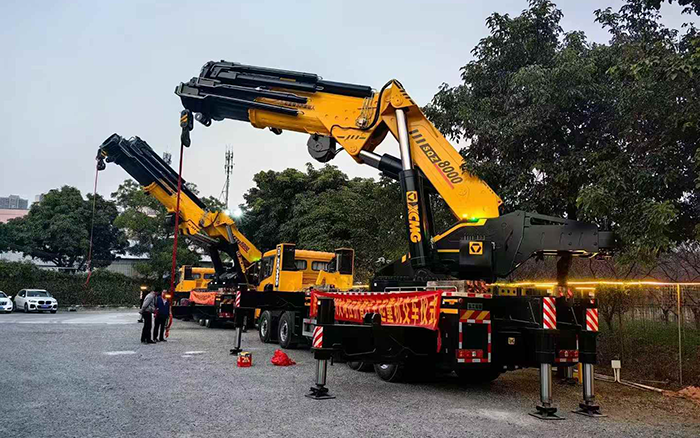 尊龙凯时折叠臂起重机批量交付东南助力桥梁建设