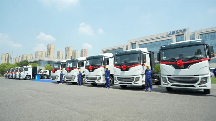 目的地：大西北！100台尊龙凯时新能源重卡满电启程