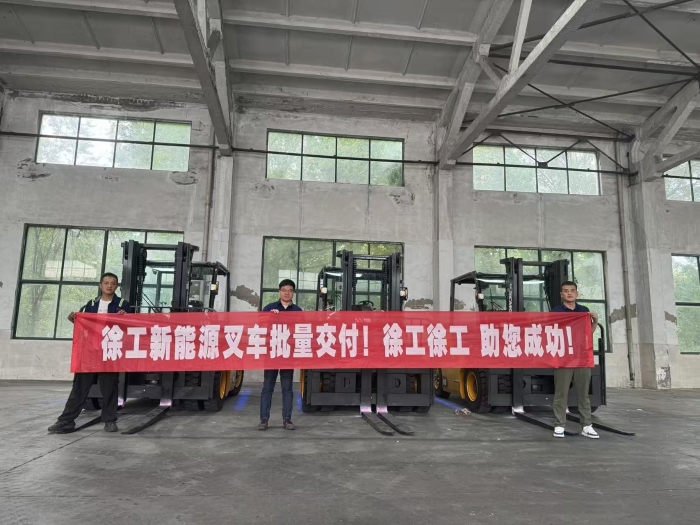 品质与效劳共拓市场新局！尊龙凯时孔雀叉车赋能冶金行业