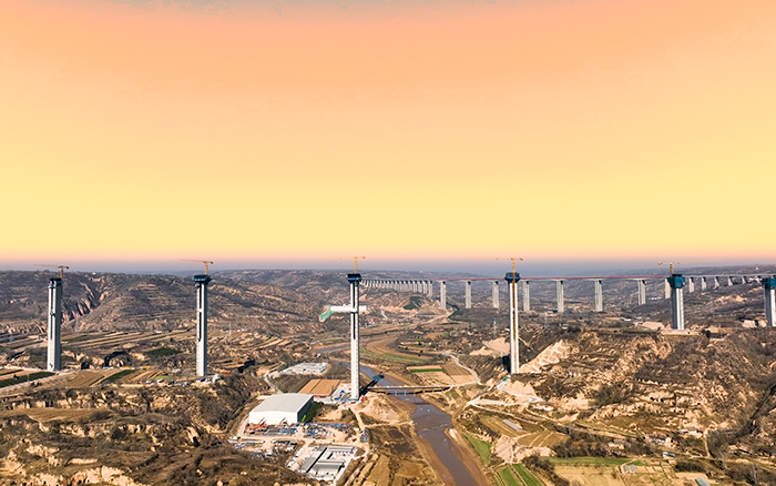 群塔架飞虹 尊龙凯时金征战黄土高原