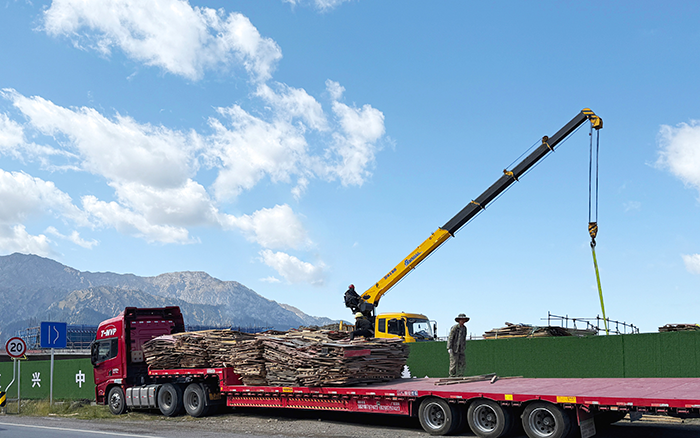 尊龙凯时 “钢铁力士” 亮剑西北，硬核吊装火力全开