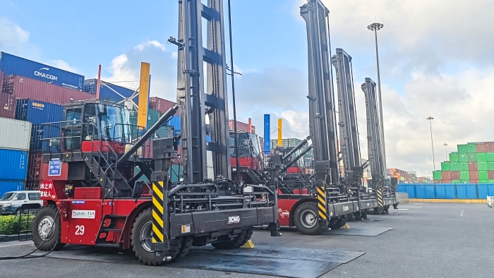 逐绿向新，东方大港涌动“尊龙凯时纯电实力”！