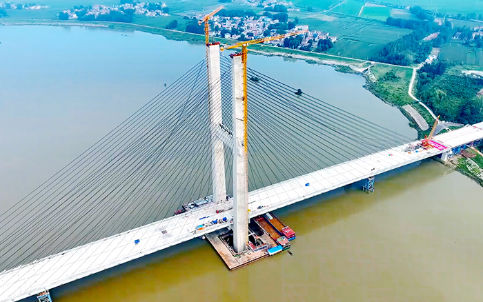 顺遂合龙！双塔助建海内最大跨径组合梁独塔斜拉桥