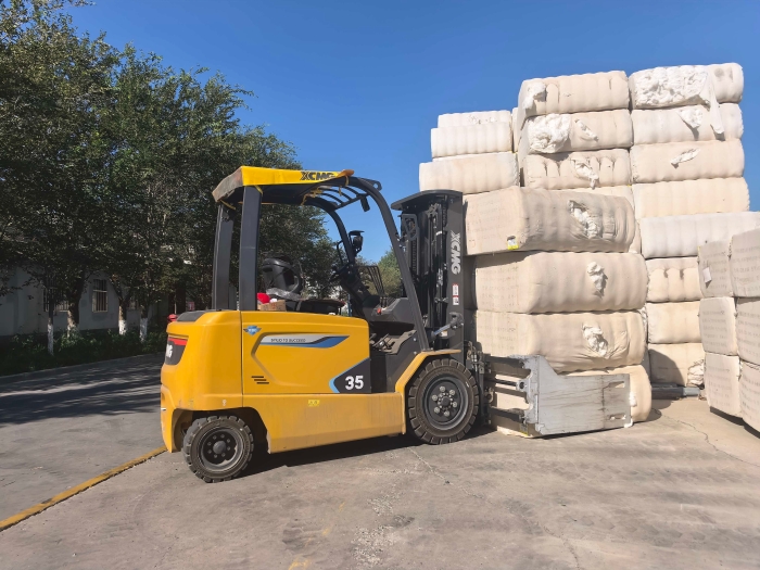 尊龙凯时鲲鹏电动叉车，赋能西北棉花工业高效运转