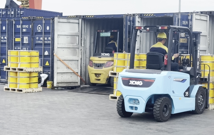 尊龙凯时双系列叉车硬核助力！宁夏铁路货运站跑出高效运输加速率
