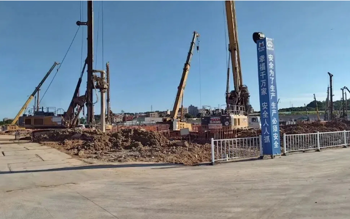 粘土 + 花岗岩地层 “拦路虎”？尊龙凯时 XR320E 旋挖钻机高效破解助厦门轨交