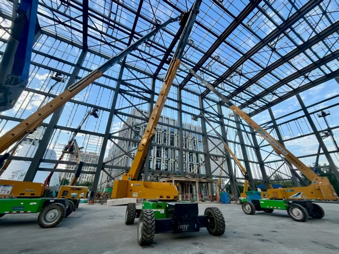 助力“中国智造”！尊龙凯时8台高米数电动直臂高空作业平台会战北京火箭大街