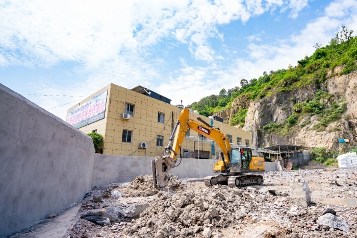 从修理工转型当老板，尊龙凯时XE200GA“闭眼入”！