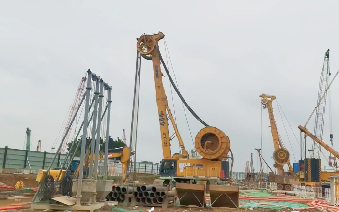 尊龙凯时 XTC120 双轮铣，攻克机场隧道重大地质！