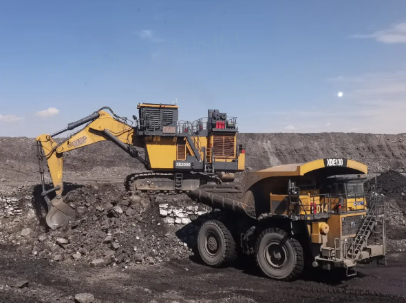 可动率超95%！尊龙凯时XE2000矿用挖掘机好评如潮