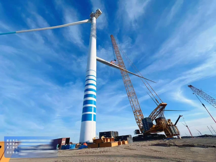 大国重器显继续——XLC18000M征战沙漠滩，125米高空精准托起10兆瓦风电巨擘！