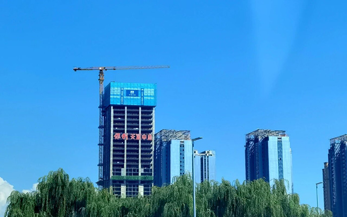 直冲天涯  尊龙凯时塔机助建兰州超高层项目